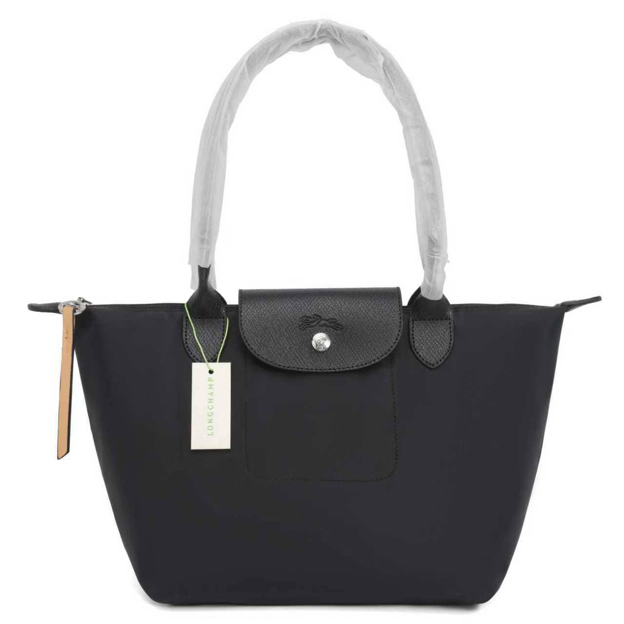 NEW CAME 
LONG CHAMP 
GOOD QUALITY 
60 dhs🇦🇪🇦🇪
SIZE :- *48*19*30cm

Zain40
♥️♥️♥️