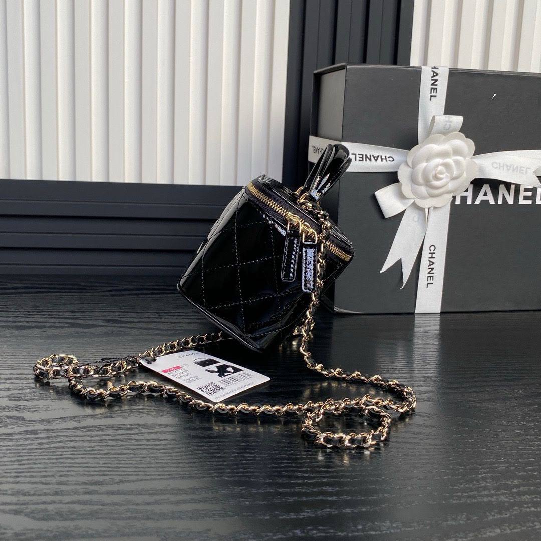 CHANEL 
GOOD QUALITY 

WITH BOX 
🎁🎁🎁

100 dhs✅

Zain295
♥️♥️♥️