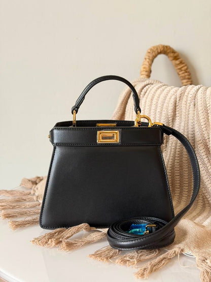 Fendi picabo 
Size :21 cm 
Super master quality 
For Price 👇 WhatsApp✅
0568585901 
0507557372
0552275751 Owner Zain 👌

Zain315
♥️♥️♥️