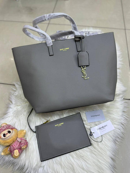 ❤️ Ysl Tote
1️⃣ First quality 
Size : 48 * 31 cm
100 dhs✅

Zain115
♥️♥️♥️