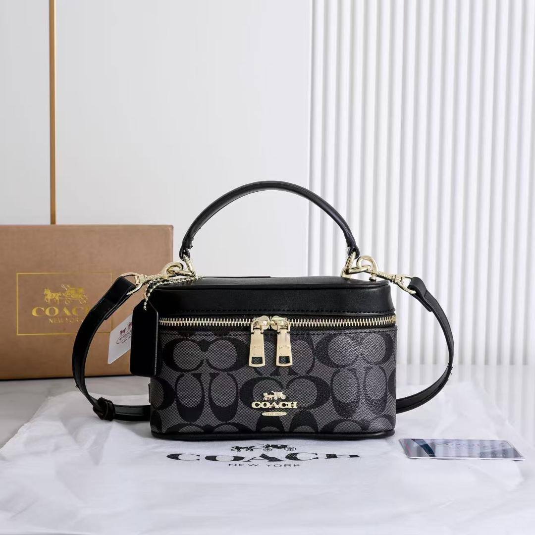 Coach
100 dhs🇦🇪🇦🇪
with box
size 18cm

Zain26
♥️♥️♥️