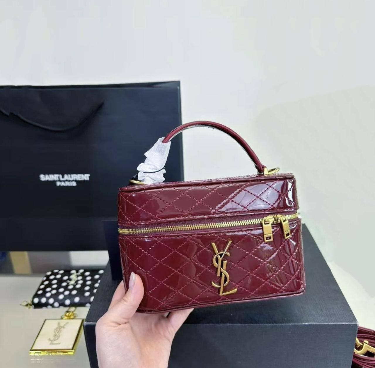 YSL 

GOOD QUALITY 

WITH BOX 
🎁🎁🎁

90 dhs✅

Zain39
♥️♥️♥️