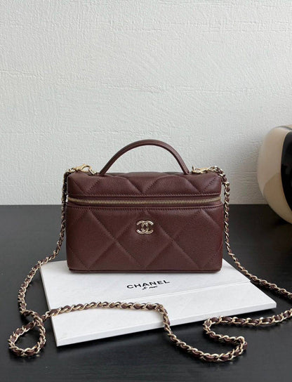 Chanel
110 dhs✅

SIZE：22cm

GOOD-quality 

with box
🎁🎁🎁

Zain35
♥️♥️♥️