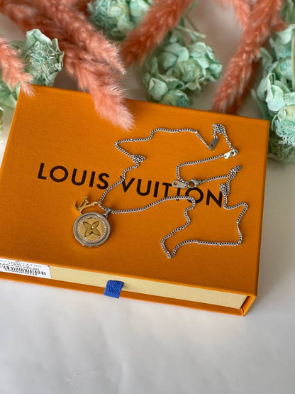 *😍Lv / Hermes😍*
*New Men necklace*
*Super master quality* 
260 dhs🪙🖤

Zain179
♥️♥️♥️