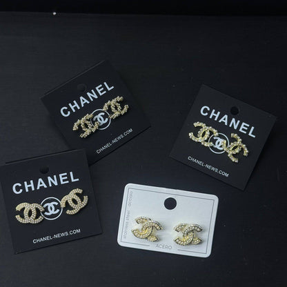 *Earring ❤️‍🔥*
good quality 💯
With black boxes 🗃️ 
20 dhs🗽
With normal boxes 📦 
And paper bag 🛍️
30 dhs🗽

Zain216
♥️♥️♥️