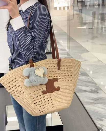 Celine Beach bag 🏖️ 
Master🌺🌺
360 dhs✅💕

Zain297
♥️♥️♥️