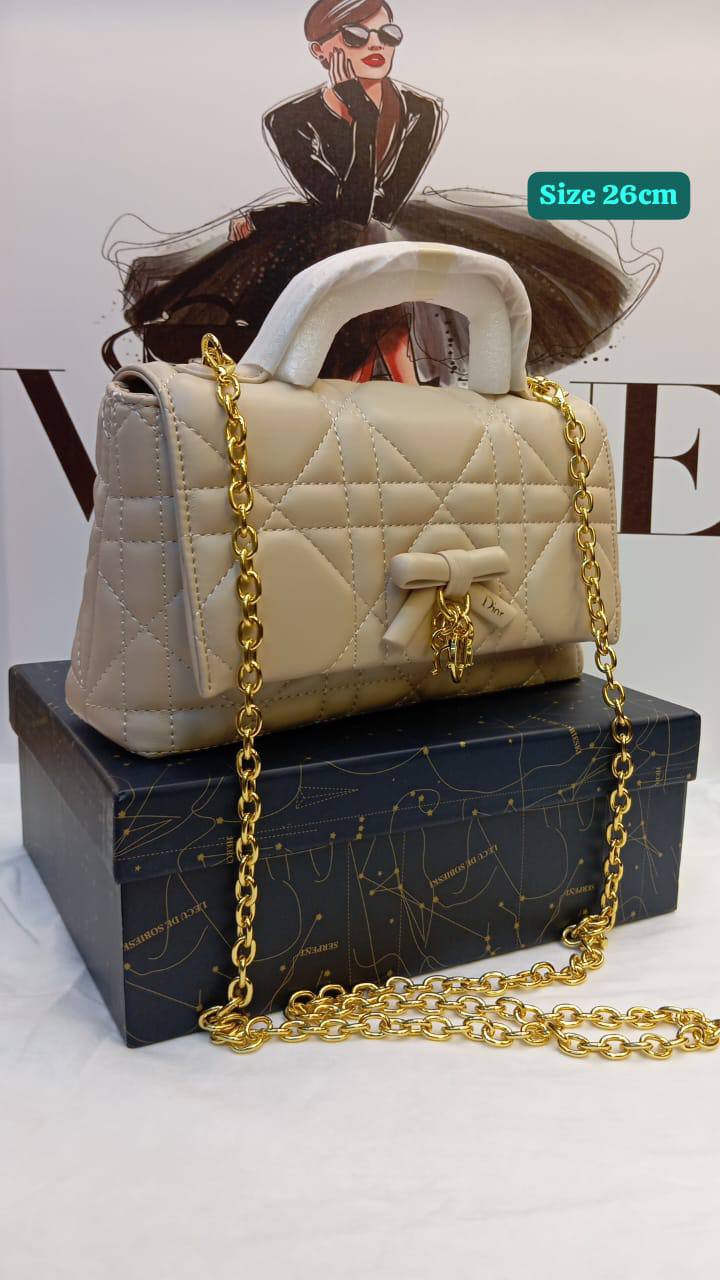 Dior
Good quality
 with box 
120 dhs💓

Zain186
♥️♥️♥️