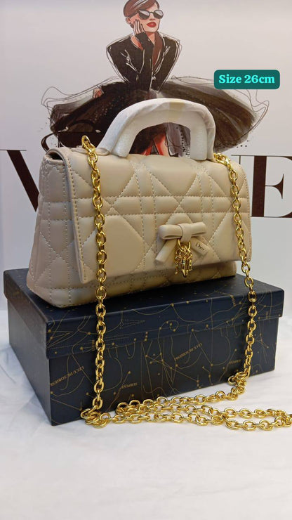 Dior
Good quality
 with box 
120 dhs💓

Zain186
♥️♥️♥️