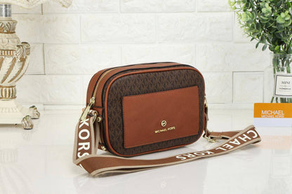 MK 

NEW CAME 

GOOD QUALITY 

85 DHS🇦🇪🇦🇪🇦🇪

SIZE: 24cm

Zain295
♥️♥️♥️