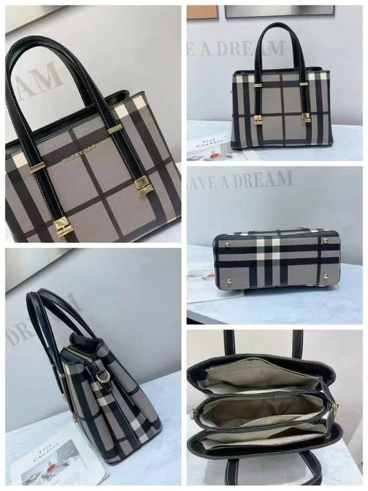 Burberry
good quality
110 dhs🇦🇪

Zain278
♥️♥️♥️