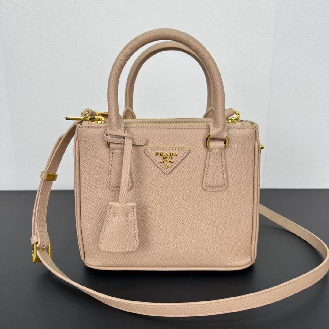 Prada

330 dhs🇦🇪🇦🇪


Zain153
♥️♥️♥️