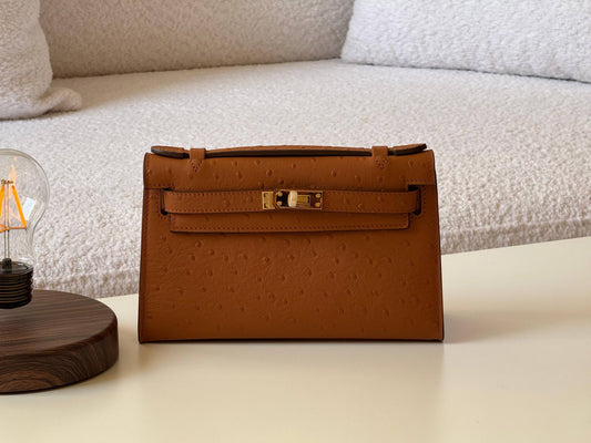Hermes
pochette 21cm💕master quality😍with box❤️
340 dhs❣️

Zain52
♥️♥️♥️