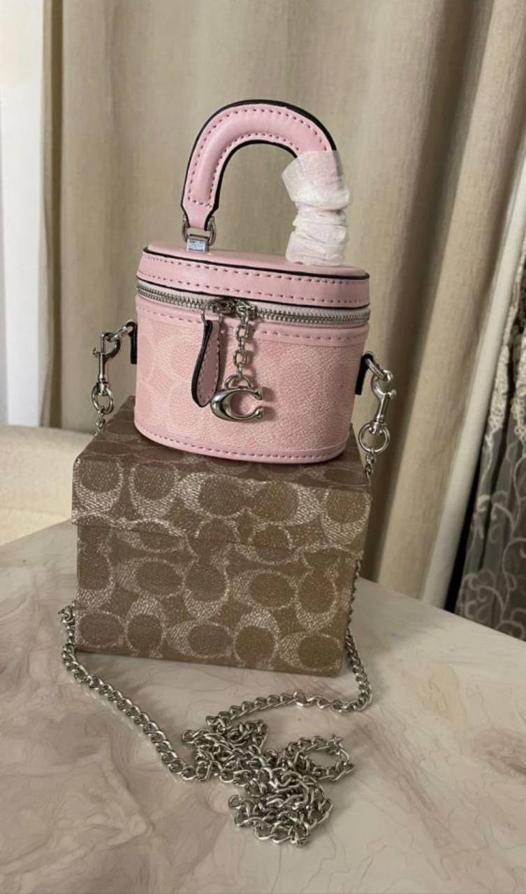 Coach
90 dhs✅

with box
🎁🎁🎁

Zain35
Zain26
♥️♥️♥️