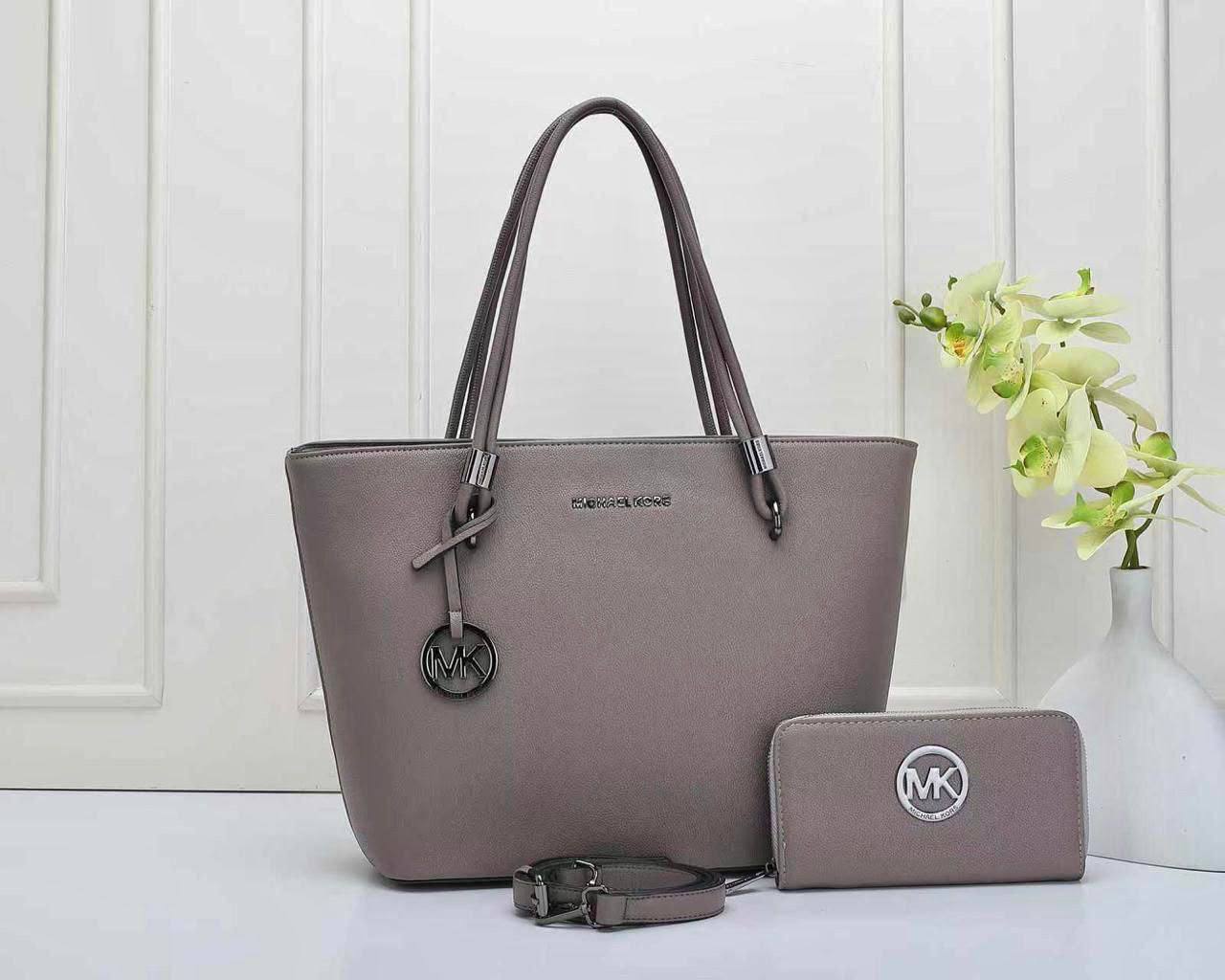 MK 
GOOD QUALITY 
110 dhs🇦🇪🇦🇪
SIZE : 32cm

Zain295
♥️♥️♥️