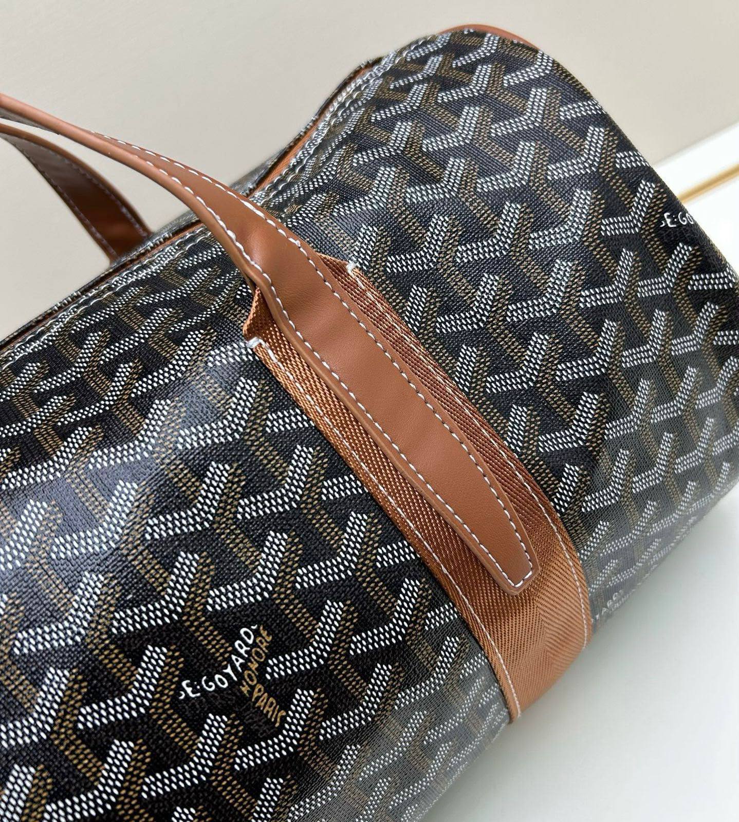 GOYARD 
TRAVELING BAG 
GOOD QUALITY
120 dhs🇦🇪🇦🇪
40CM

Zain39
♥️♥️♥️
