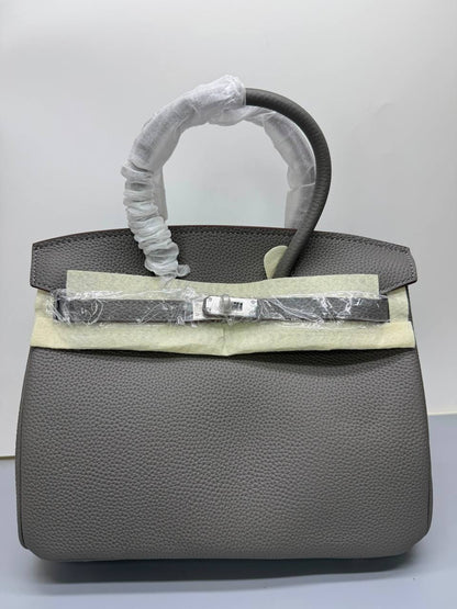Hermes 
Master❣️❣️
25cm 380 dhs🇦🇪🇦🇪
30cm  410 dhs🇦🇪🇦🇪

Zain141
♥️♥️♥️