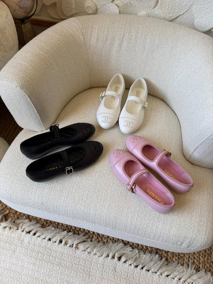 Chanel
𝑨𝑨𝑨 𝑸𝒖𝒂𝒍𝒊𝒕𝒚
𝑺𝒊𝒛𝒆 𝟑6 𝒕𝒐 𝟒2 
450 dhs✅

Zain81
♥️♥️♥️