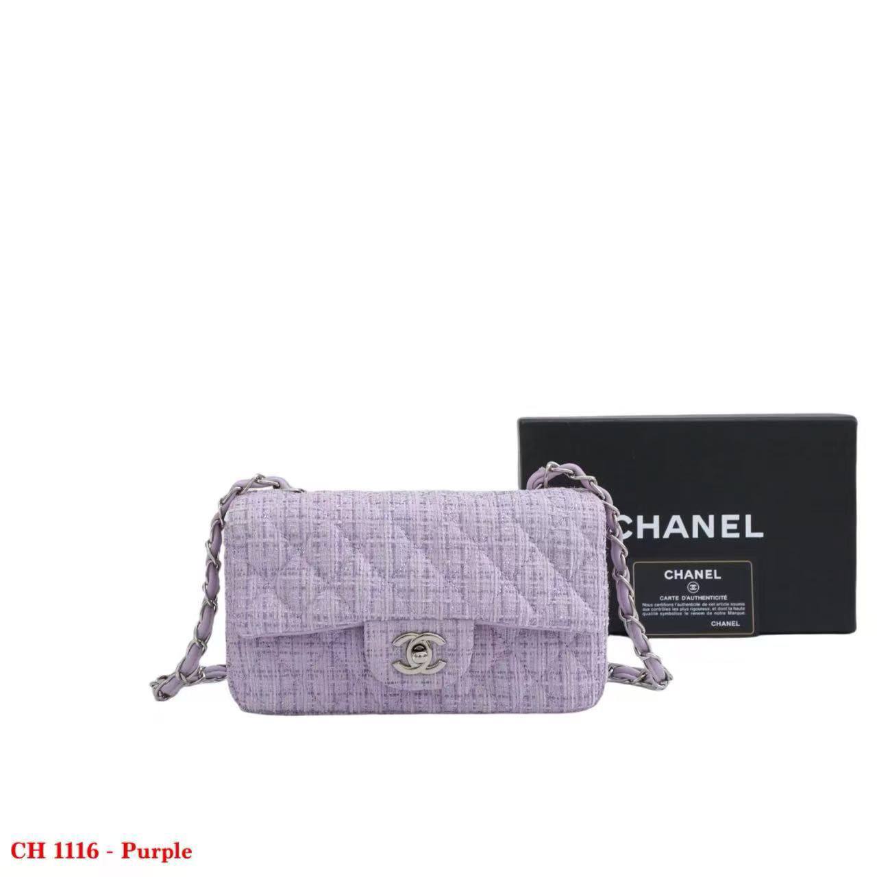 Chanel
95 dhs✅

with box
🎁🎁🎁

size 21×6×11cm

Zain42
♥️♥️♥️