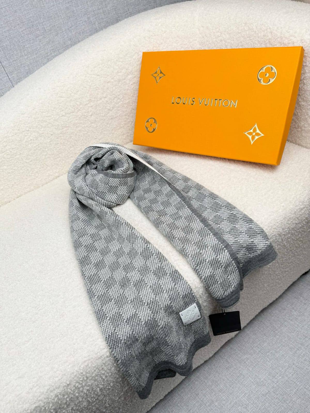 NEW COLLECTION👌🏻
Louis Vuitton SCARF MAN❤‍🔥
 MASTER Quality👑With Original Packaging👌🏻

230 dhs🇦🇪🇦🇪

Zain329
♥️♥️♥️