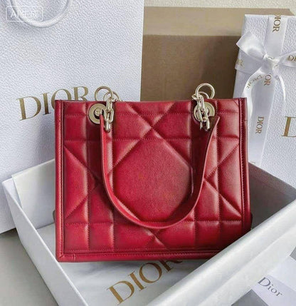 DIOR 
GOOD QUALITY 
110 dhs🇦🇪🇦🇪

Zain295
♥️♥️♥️