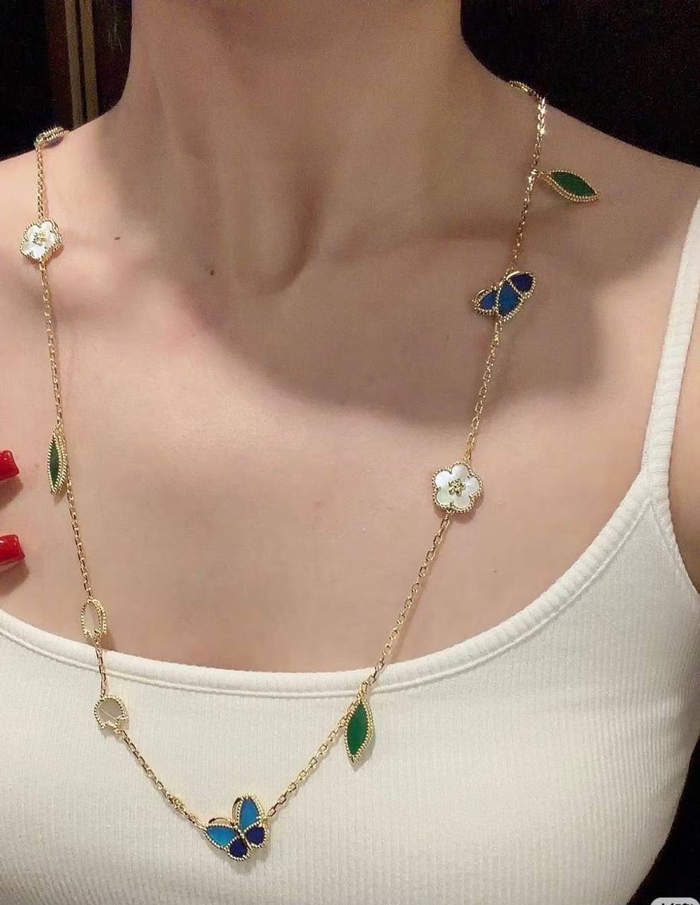 VCA full set ❤️‍🔥*
Necklace ✨
Earring 💥
Bracelet 🐦‍🔥
Ring 💍 free size 🍁
With normal boxes 🗃️ 
310 dhs💓
With master box 📦 
380 dhs💓

Zain216
♥️♥️♥️