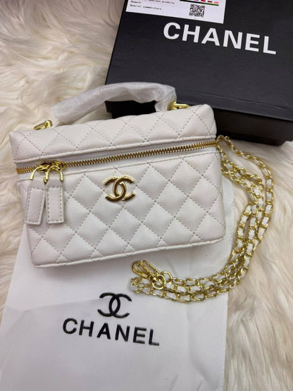 🌸 Chanel LP 
1️⃣ First quality +🎁
Size :  19 * 13  cm
80 dhs❣️

with box 🎁

Zain115
♥️♥️♥️