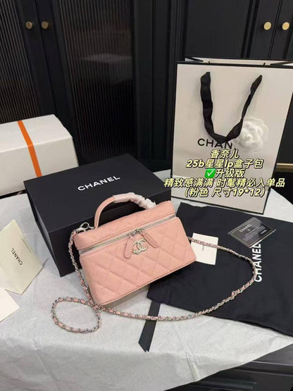 Chanel Master
19cm🥰 
270 dhs❣️
with Box 🗃️

Zain228
♥️♥️♥️