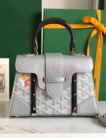 Goyard
Material: Goyardine canvas and leather

 Design: Structured handbag with a top handle

 Closure: Leather strap and clasp Style: Luxury, classic handbag

For Price 👇 WhatsApp✅
0568585901 
0507557372
0552275751 Owner Zain 👌

Zain325
♥️♥️♥️