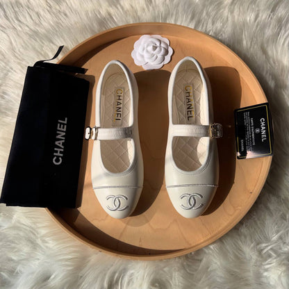 CHANEL
Master quality 
Size: 36 to 41
450 dhs✅

Zain318
♥️♥️♥️