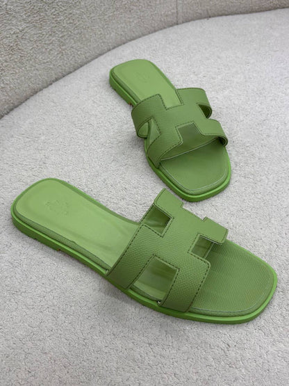 Hermes  
100 dhs💛
Size 36-42

Zain55
♥️♥️♥️