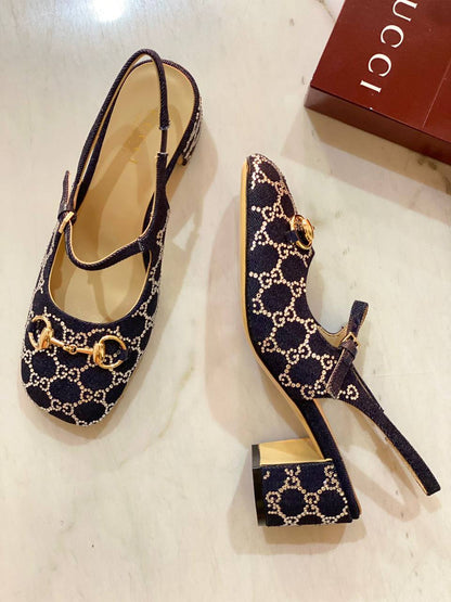 Cucci shoes now model 
AAA master quality 
Size 36……….41 
450 dhs🪙🌨️

Zain180
♥️♥️♥️