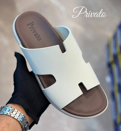Privato slippers for men soft quality  with box and paper bag size available (40to46) 6to12) 
170 dhs🗽

Zain59
♥️♥️♥️