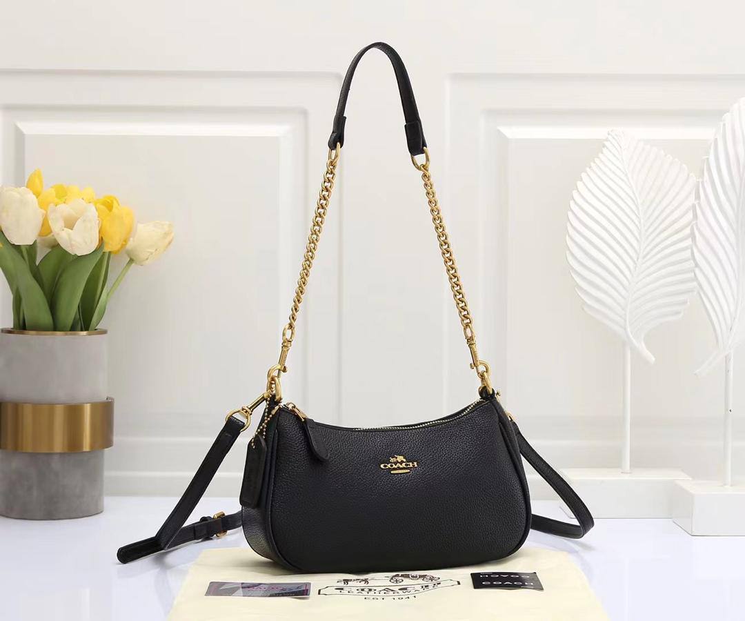 Coach
95 dhs🇦🇪🇦🇪 
high quality With box24cm

Zain21
♥️♥️♥️
