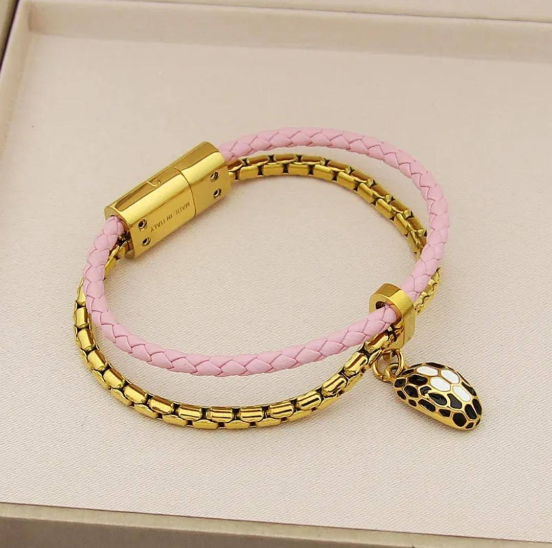 BVLGARI Master
BRACELET 
65 dhs🪙🌨️ 
WITH BOX AND PAPER BAG
🎁🎁🎁

Zain89
♥️♥️♥️