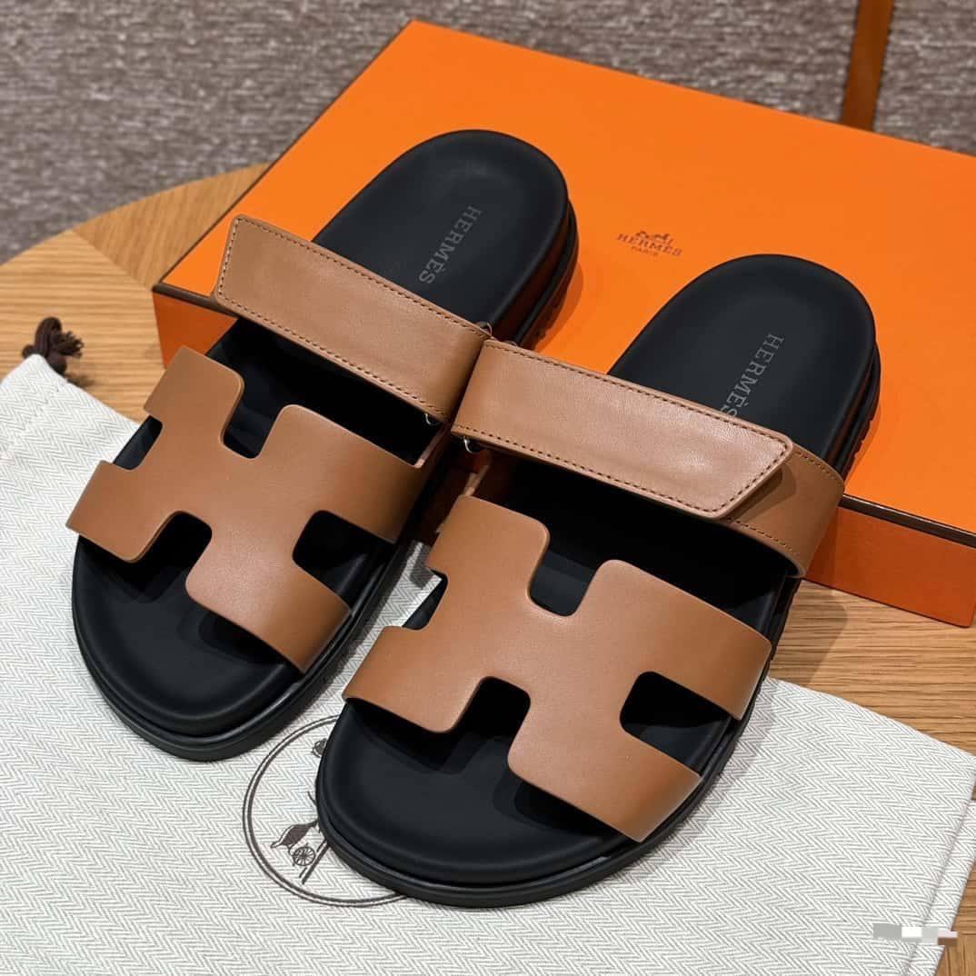 HERMES 
☘️ *SIZE  36  to 41 ☘️                                                                                                       
180 dhs💓

Zain224
♥️♥️♥️