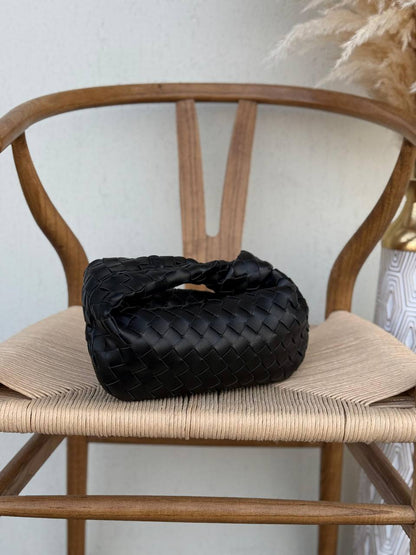 BOTTEGA VENETA*
25cm
350 dhs❤️
Top quality 
With box🎁

Zain167
♥️♥️♥️