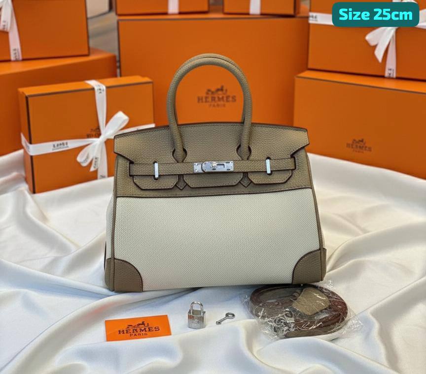 Hermes
Best quality
With box’s
🎁🎁🎁

125 dhs❤️
size 25cm

Zain158
♥️♥️♥️