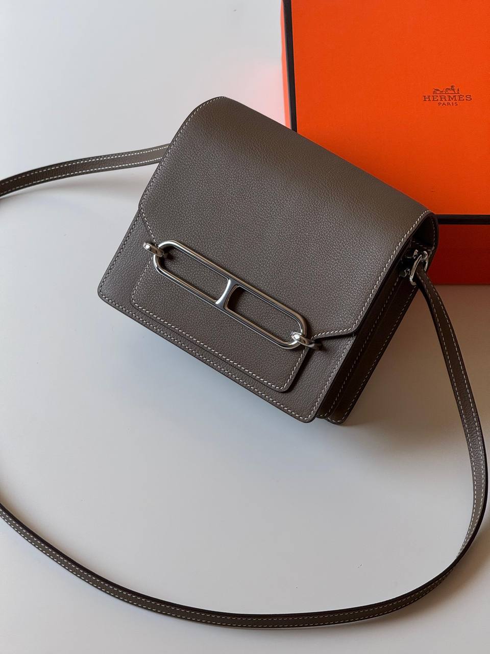 Hermes
Roulis 17cm💥Master quality ✅with box📦
🎁🎁🎁

340 dhs💓

Zain51
♥️♥️♥️
