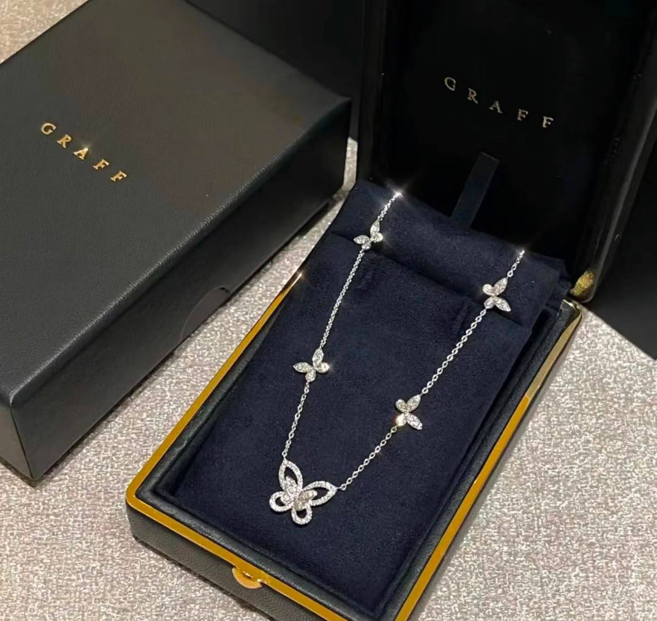 GRAFF
Necklace 🦋
Master quality 💯
With black boxes 🗃️ 
55 dhs🇦🇪🇦🇪

Zain216
♥️♥️♥️