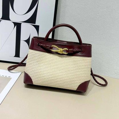 BOTTEGA VENETA 
NEW CAME GOOD QUALITY 

WITH BOX  
🎁🎁🎁

115 dhs🪙🖤
SIZE: 25cm

Zain39
♥️♥️♥️