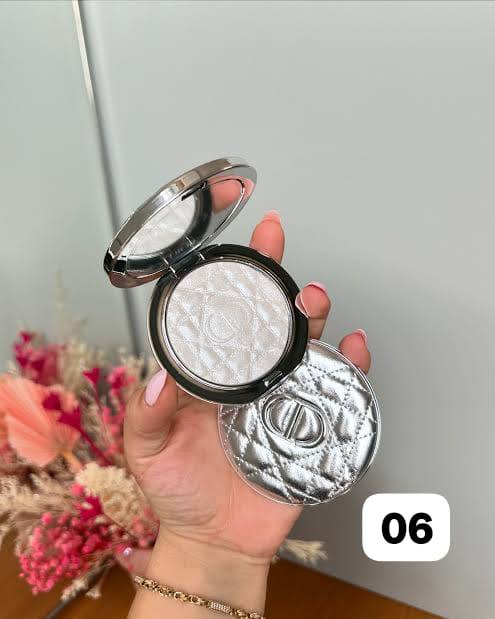 DIOR LUMINIZER 
50 dhs🇦🇪🇦🇪

Zain01
♥️♥️♥️