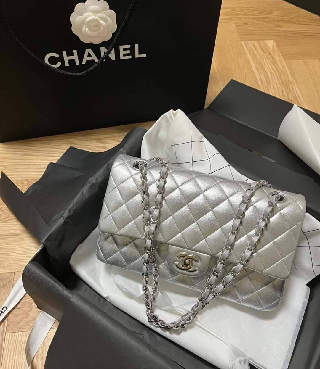 Chanel 
Good Quality 

With Box 
🎁🎁🎁

110 dhs🇦🇪

Zain250
♥️♥️♥️