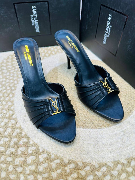 YSL

High quality 

Size 36-42 

110 dhs🇦🇪

Zain132
♥️♥️♥️