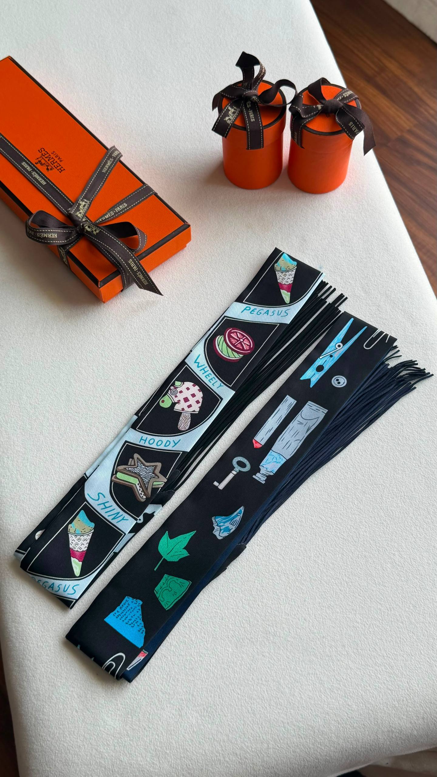 Hermes
*Twilly Scarf* 
*With orginal packing*  🎁
230 dhs✅
*VIP QUALITY*

Zain280
♥️♥️♥️