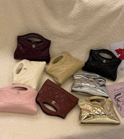 Chanel 
Master
 19Cm 

With Box
🎁🎁🎁

230 dhs✅

Zain131
♥️♥️♥️