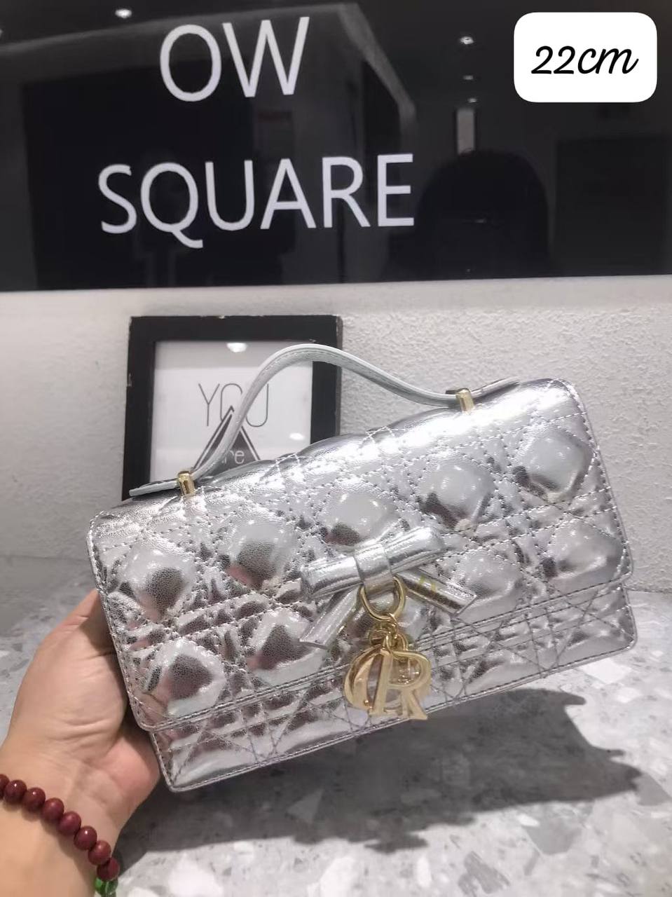 Dior 
120 dhs✅ 

with box
🎁🎁🎁

Zain07
♥️♥️♥️