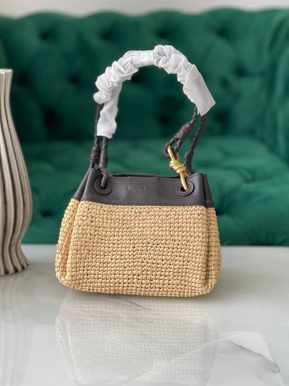BOTTEGA ✨
Size- 20Cm💥
Available original box 📦 
With full packing 🎀🎀
Super high quality 💥💥
For Price 👇 WhatsApp✅
0568585901 
0507557372
0552275751 Owner Zain 👌

Zain282
♥️♥️♥️