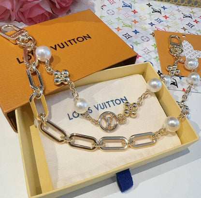 KEY CHAIN &
BAG CHARM
MASTER💫✨🌟
70 DHS💓
WITH GOOD BOX AND PAPER BAG🎁🛍️

Zain89
♥️♥️♥️