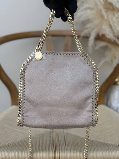 STELLA McCARTENY
18cm
330 dhs✅
Top quality

Zain167
♥️♥️♥️