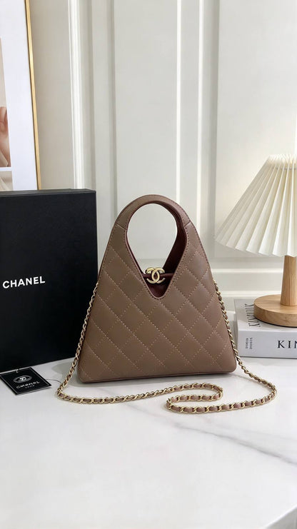 CHANEL

best quality 
with box

150 dhs🇦🇪🇦🇪🇦🇪

size24CM
Zain290
♥️♥️♥️